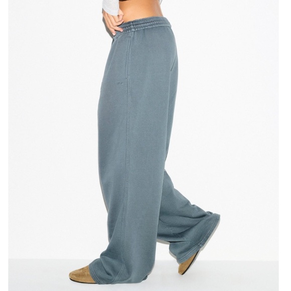 BUNDLE of SKIMS Boyfriend Fleece OVERSIZED HALF ZIP & STRAIGHT LEG PANT - Picture 3 of 12